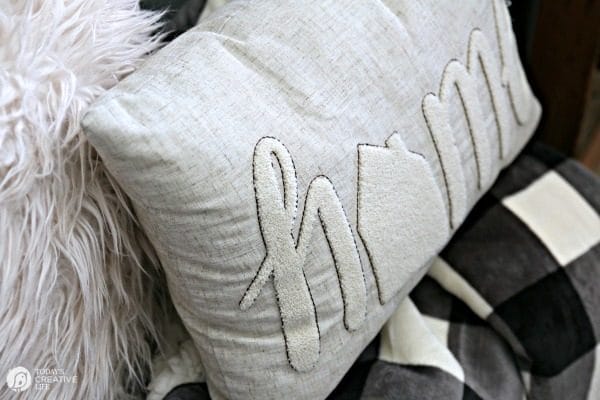 Small Entryway Decorating Ideas | Small entryway bench and decor | TodaysCreativeLife.com